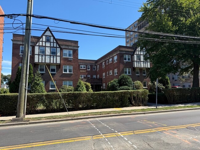 Building Photo - 77 Glenbrook Rd Unit APT 203