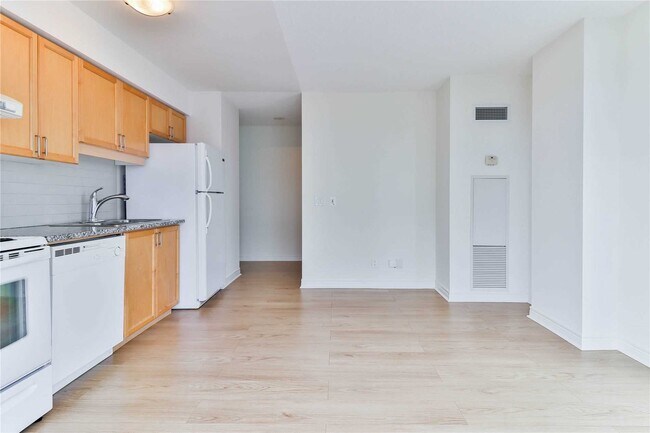 Photo - 60 Town Centre Crt Unit CORNER Condo For Rent