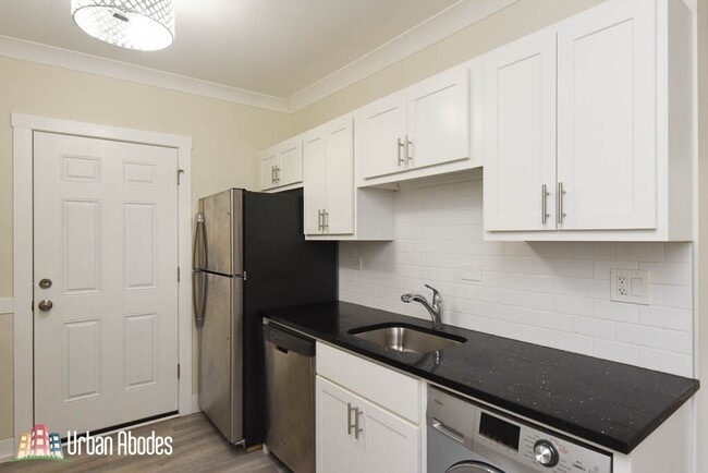 Photo - 1421 W Hutchinson St Unit M04B