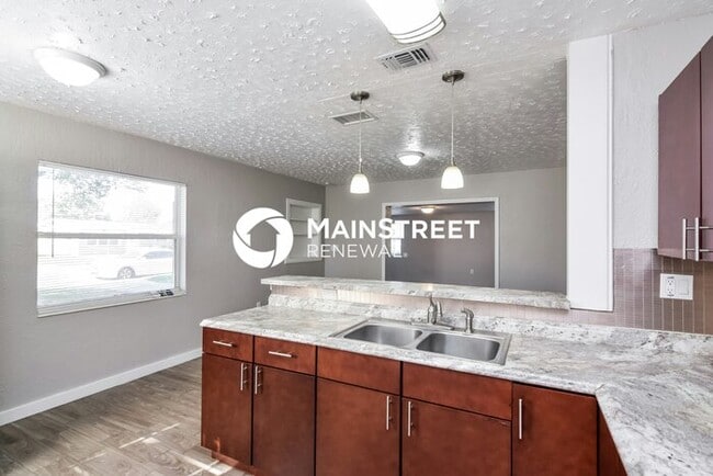 Photo - 3 Bedroom Pet-Friendly Home in Tampa, FL w...
