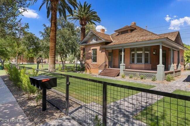 Photo - 825 N 3rd Ave
