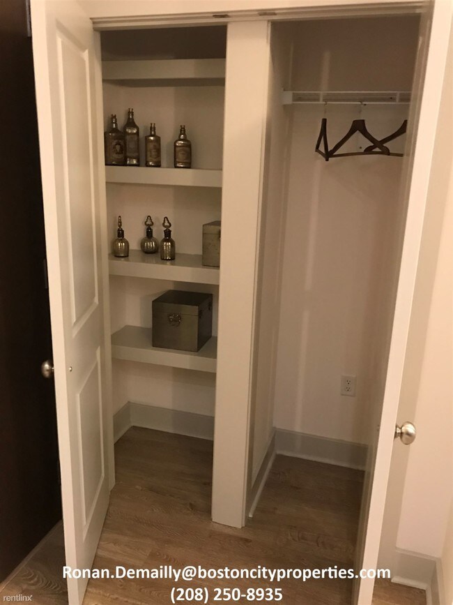 Photo - 1 br, 1 bath  - 151 steel place