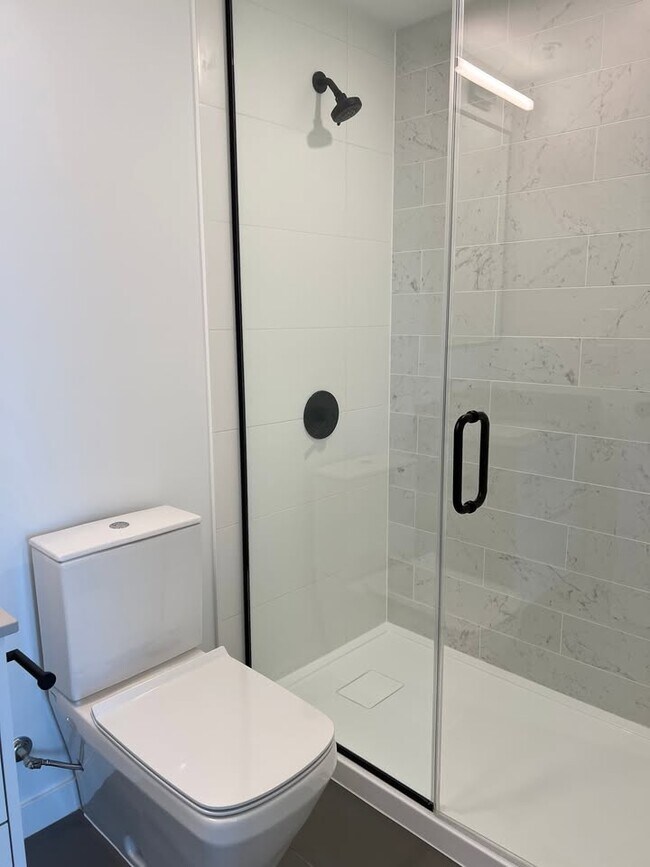 Photo - 13685-13102 102 Ave