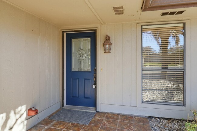 Photo - 100 Bay Point Dr