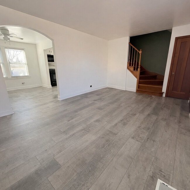 Photo - 3857 W 51st St