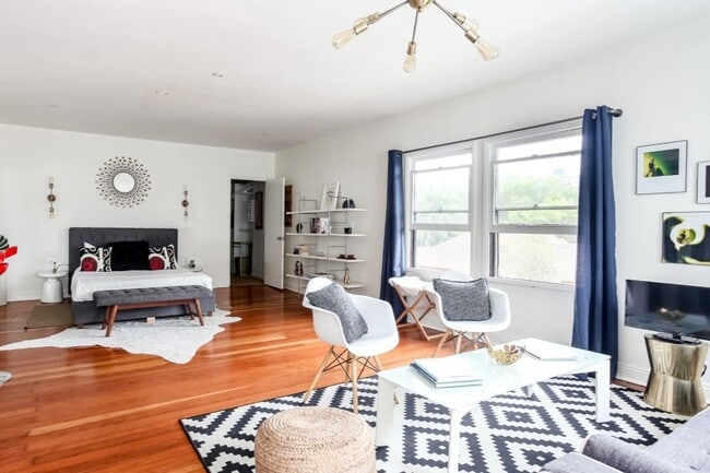 Sleeping & Living area - 2528 Panorama Ter