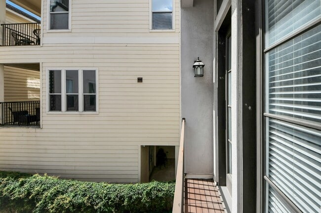 Photo - 1716 Stuart St