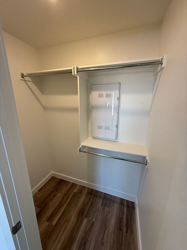 1001 Prominent Wy