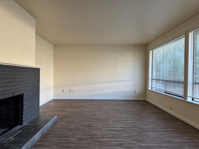 Photo - 16747 3rd Ave NE Unit 16747 3rd Ave NE #A Shoreline (lower)