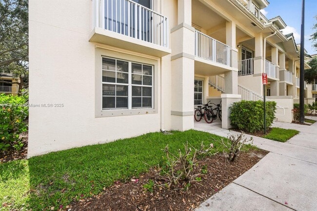 Photo - 4850 Chancellor Dr Unidad 13 Rental