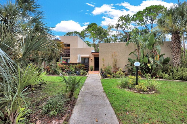 Building Photo - Furnished 3BR/2BA Condo in Pinebrook Lakes...