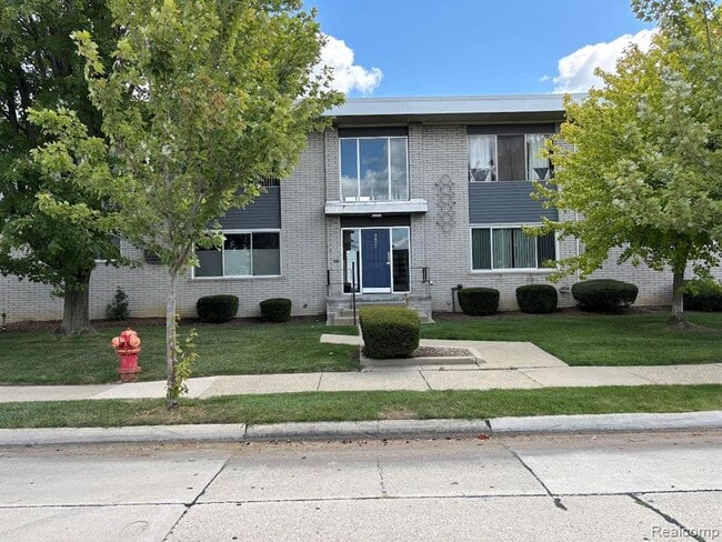 Building Photo - 4830 Briarwood Ave Unit D2 Rental