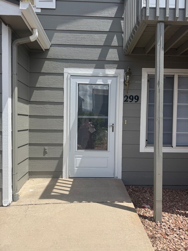 Building Photo - Condo for rent on Ellers Grove