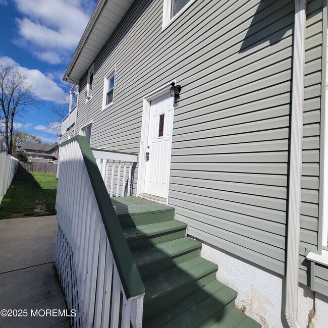 Photo - 100 3rd St