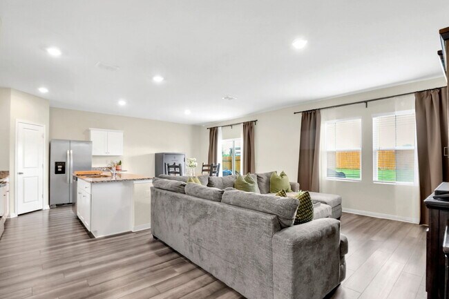 Photo - "Spacious 4-Bedroom Retreat with Granite Elegance in San Antonio!"