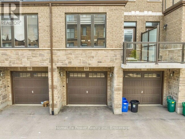 Photo - 445 Ontario St S