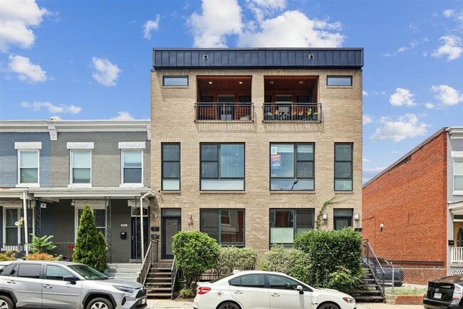 Photo - Gorgeous Upper Level 2BR/2.5BTH Condo with Rooftop Deck and Reserved Parking! Unit 2