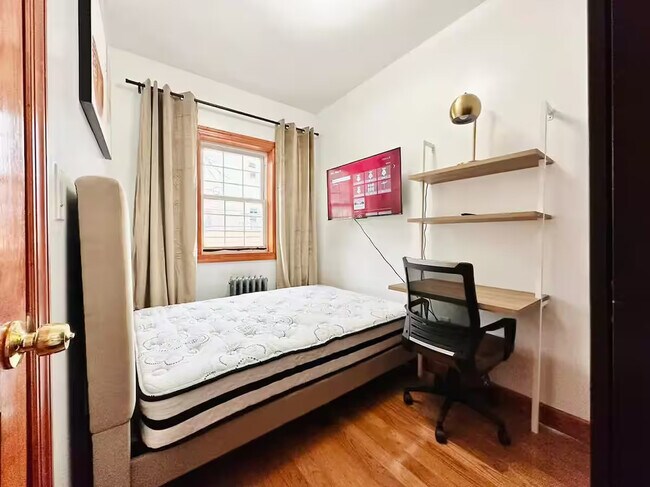 Furnished room/NOT APARTMENT