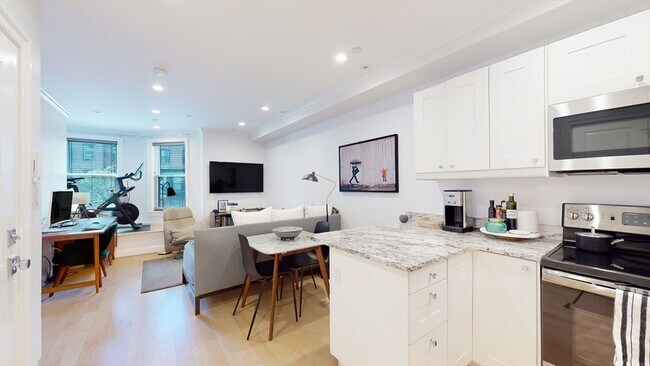 Building Photo - 296 Beacon St Unit 5