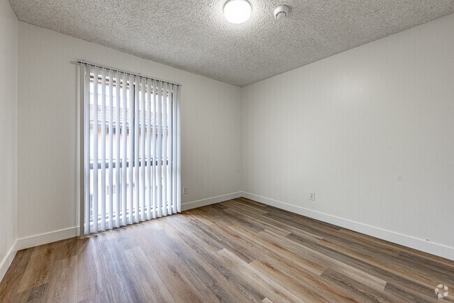 3BR, 2BA - 978SF - Bedroom