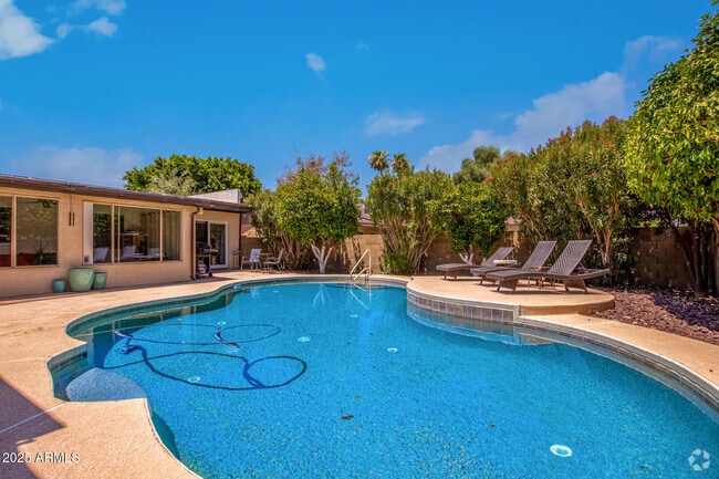 Building Photo - 2118 E Pebble Beach Dr Rental