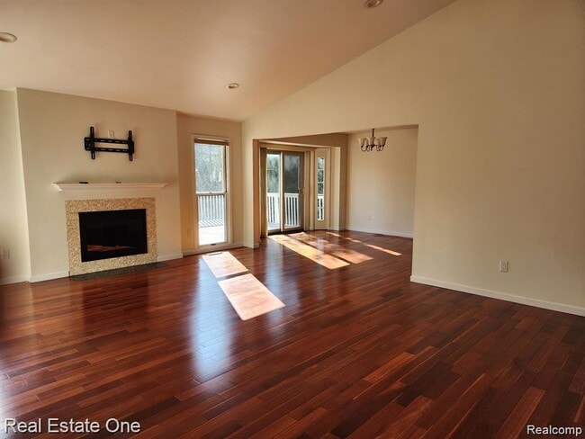 Photo - 492 Buttercup Dr