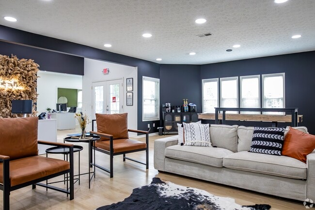 Clubhouse - Hickory Creek