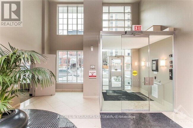 Photo - 138 Somerset St W Unit 1005