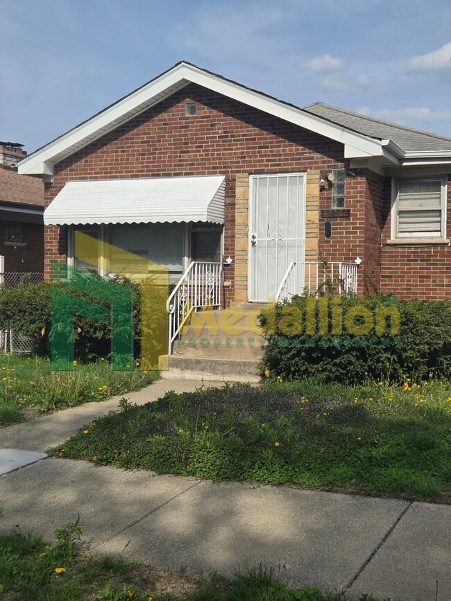 Building Photo - Spacious 6-Bedroom Home with Finished Basement and Backyard