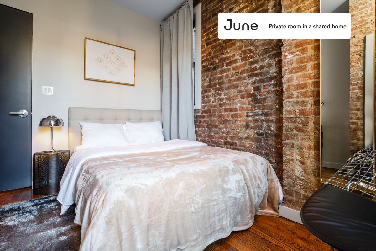 Private bedroom in 4 bed/2 bath Home - Private bedroom in 4 bed/2 bath Home