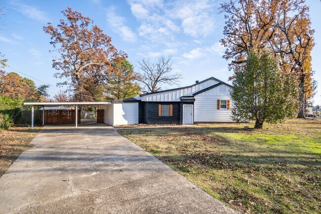 Photo - * Move-In Special * Beautiful Newly Remode...