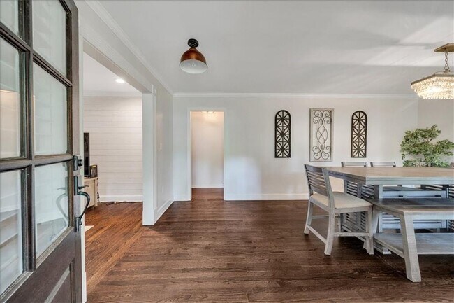 Photo - 5592 Colton Dr NE