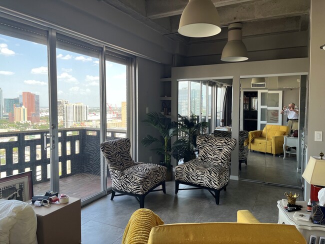 Photo - 2016 Main St Unit 2309