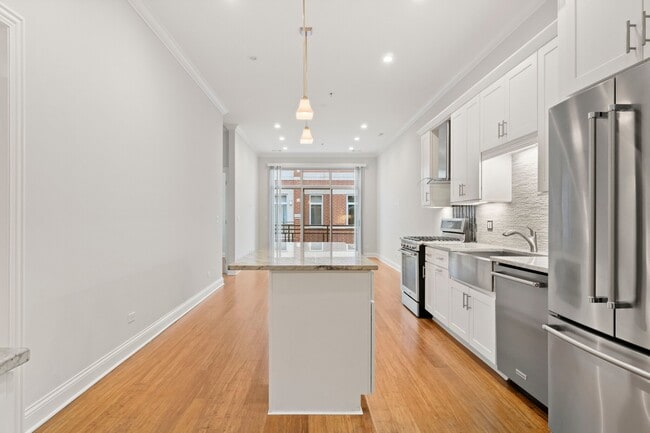 Photo - 1054 W Monroe St