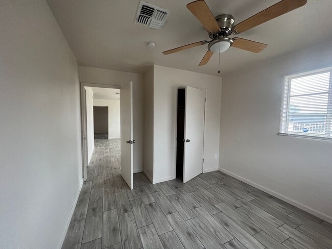 Photo - Bright & Comfortable Living in Prime Phoenix Location