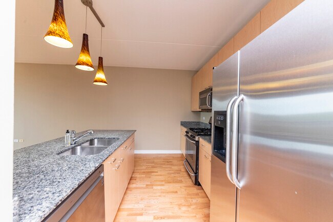 Photo - 900 Chicago Ave Unidad 608