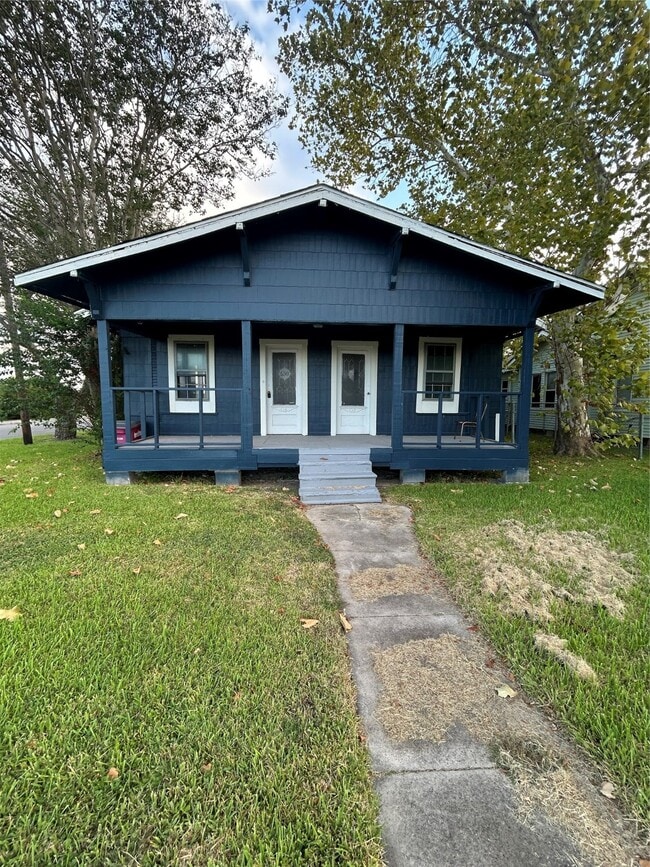 Building Photo - 530 W 1st St Rental