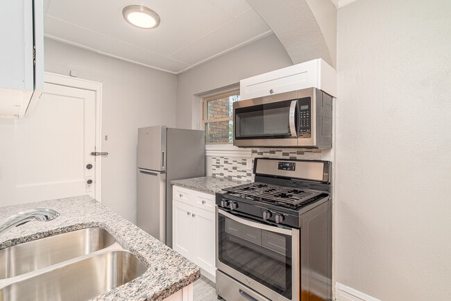 Photo - 428 N Park Blvd Unit 7