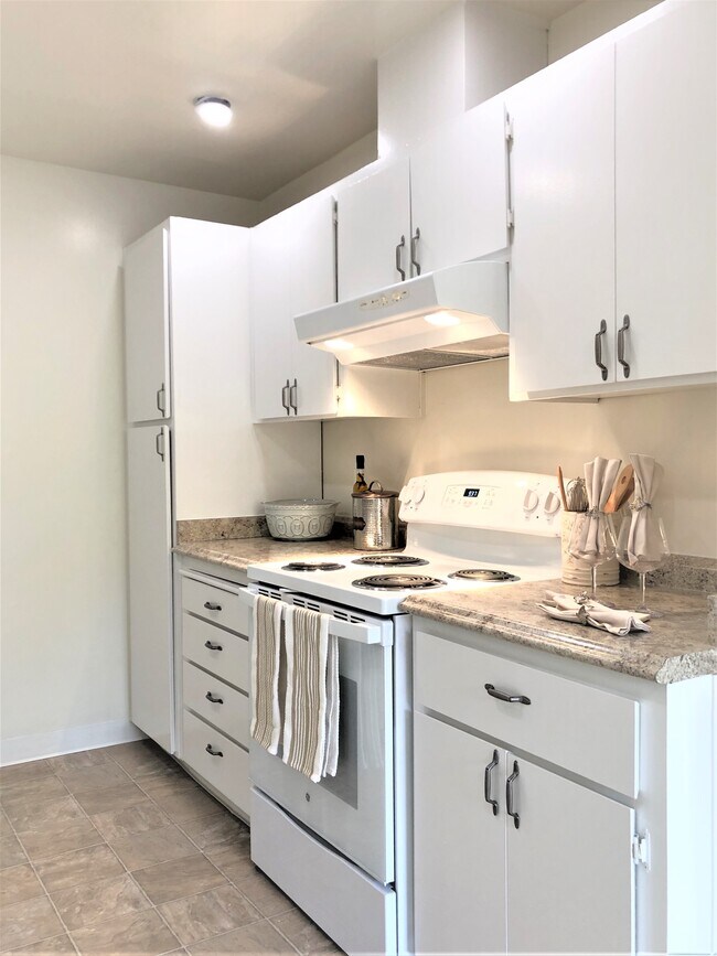 Photo - Crescent Manor