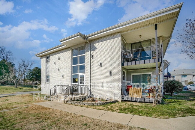 Photo - 613 Hillsboro Rd Unit APT A23