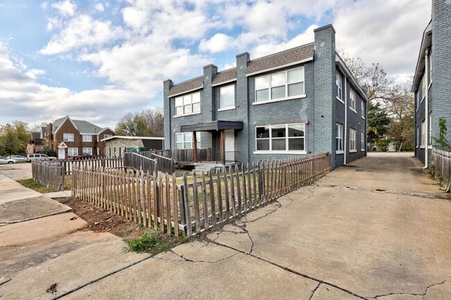 Photo - Bright & Stylish 2-Bedroom Close to the Plaza District