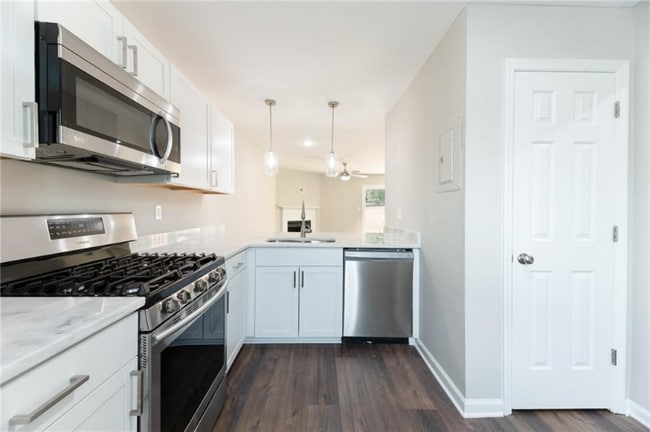 Photo - 547 Harbor Lake Ct