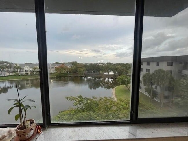 Photo - 8020 Hampton Blvd