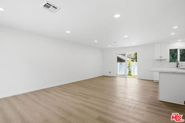 Photo - 1832 Summit Ave