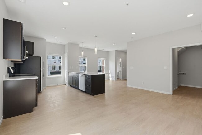 Photo - 142 Russ Dr SW