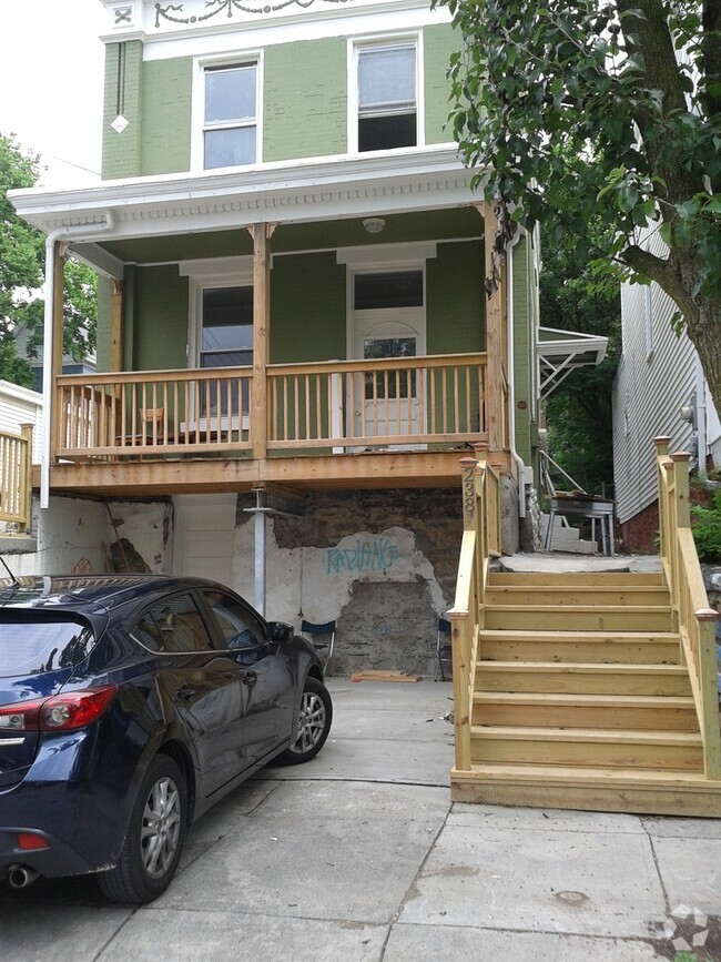 Building Photo - 4 Bedroom House Located In Clifton Near UC...