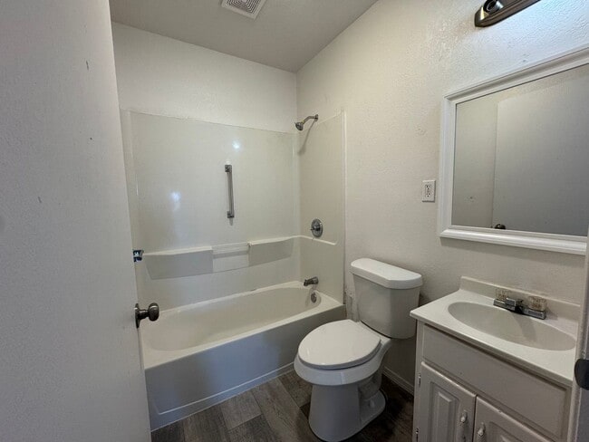 Photo - 304 W Albuquerque St