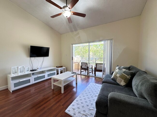Photo - 731 Cypress Ln Unit D