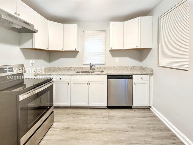 Photo - 2672 Northview Ave