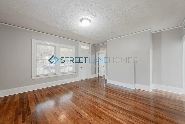 Photo - 2606 Geneva St